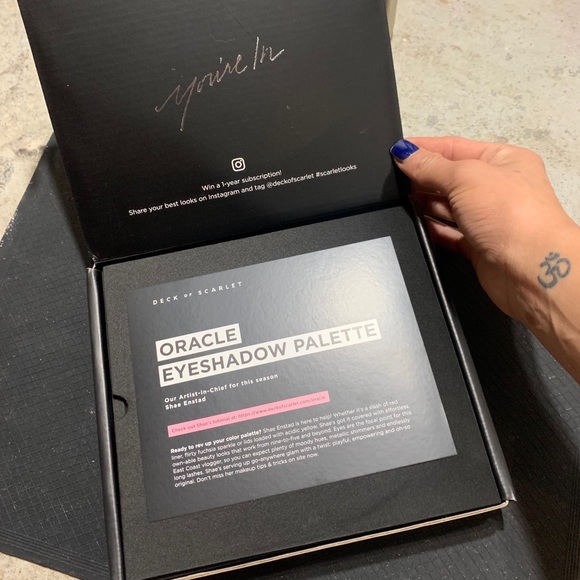 Deck of Scarlet ORACLE eyeshadow palette - Picture 4 of 7